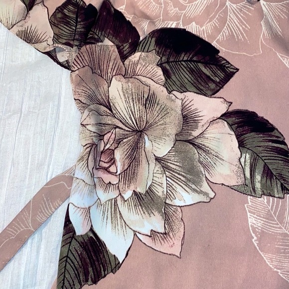 Beautiful Floral Blouse | Split Sleeve | V-Neck | Waist Tie | Dusty Pink - Picture 4 of 7